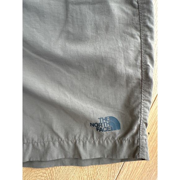 Men’s The North Face Nylon Cargo Shorts - Picture 2 of 9